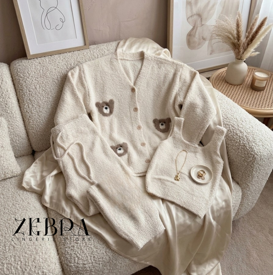 Ensemble femme Câlin d’Ourson 3 pièces crème avec cardigan boutonné à motifs oursons, haut sans manches et pantalon assorti